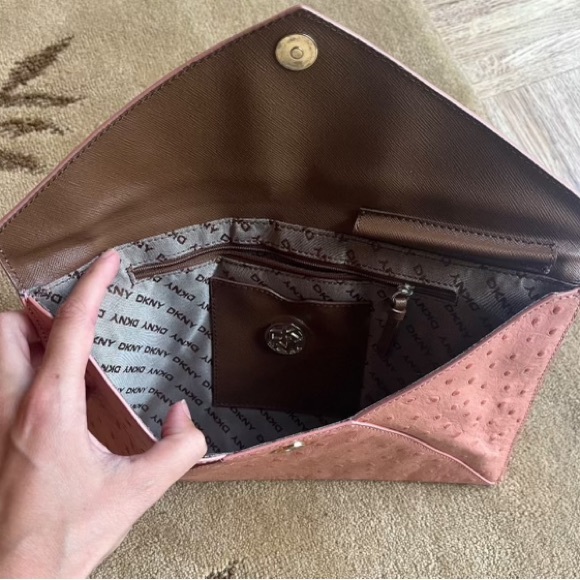 Clutch - Picture 3 of 3